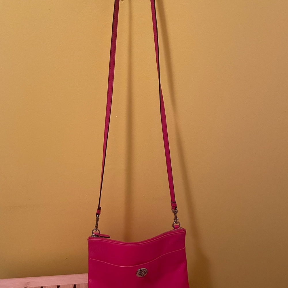 COACH Leather Crossbody Bag.  Hot Pink.  Excellent condition. - Picture 9 of 13